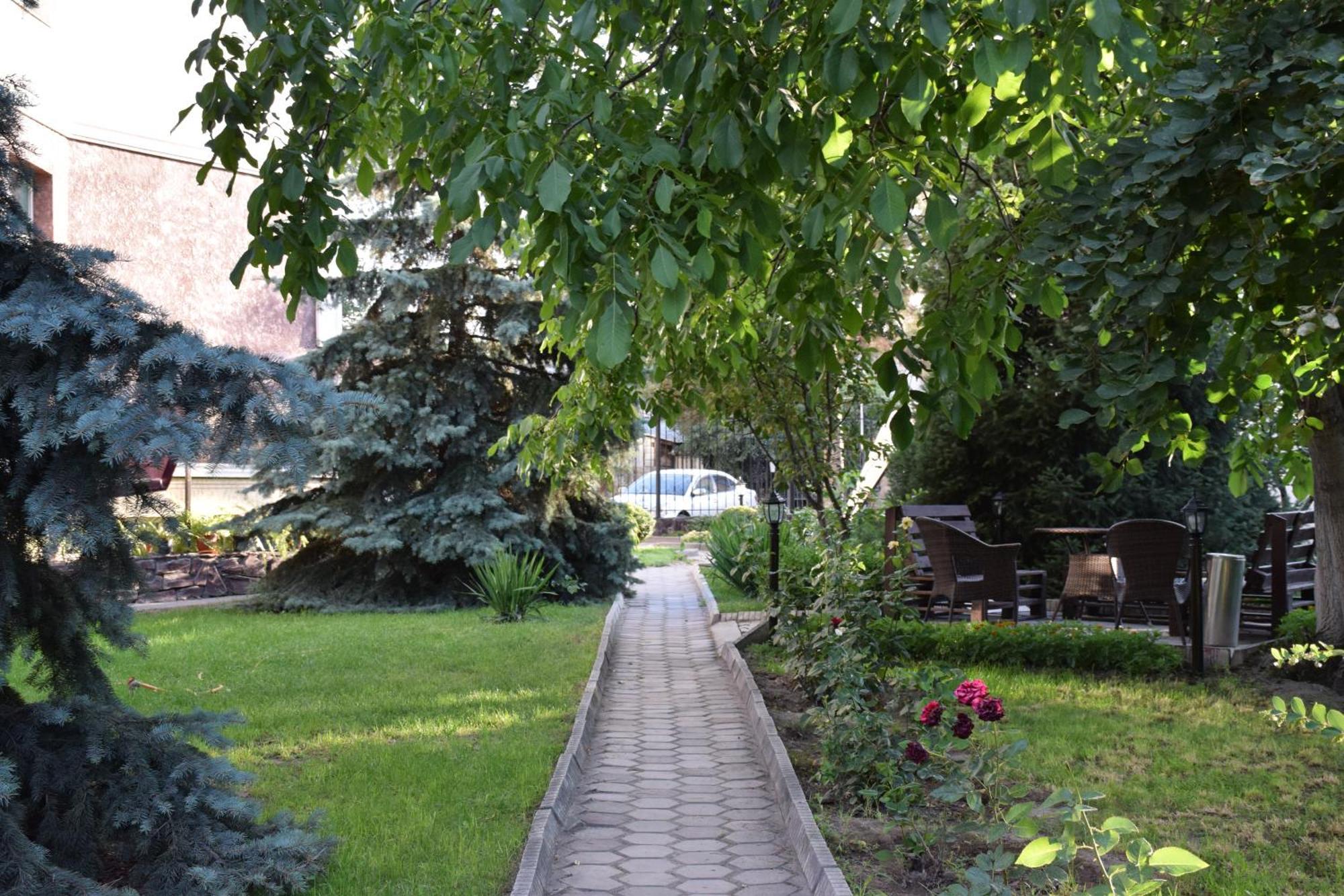Silk Road Lodge Bischkek Exterior foto